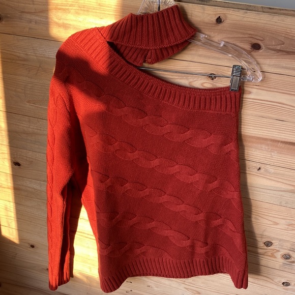 G.I.L.I. Asymmetrical mock neck cable knit sweater. NWT. Open shoulder. - Picture 6 of 9